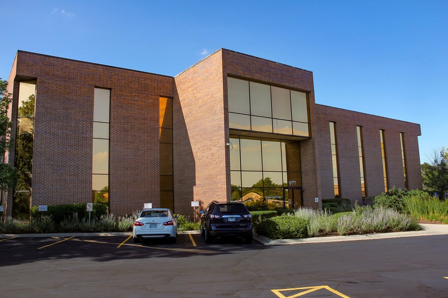 977 N Oaklawn Ave, Elmhurst, IL for sale - Primary Photo - Image 1 of 1