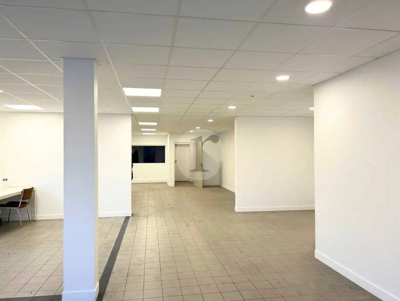 Office in Lille for lease - Interior Photo - Image 3 of 4