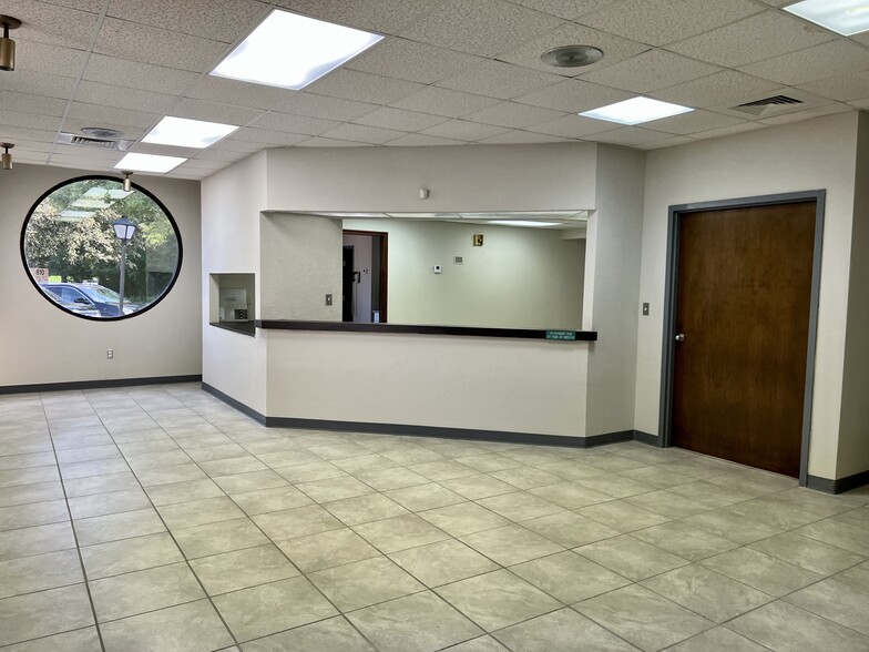 810 Boardman Canfield Rd, Youngstown, OH for lease - Interior Photo - Image 2 of 26