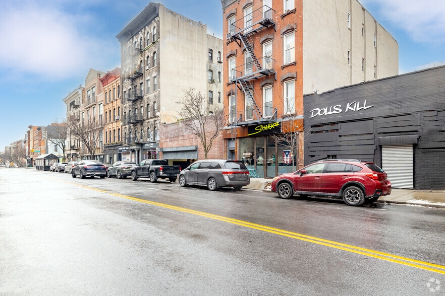 150 Grand St, Brooklyn, NY for lease - Building Photo - Image 3 of 5