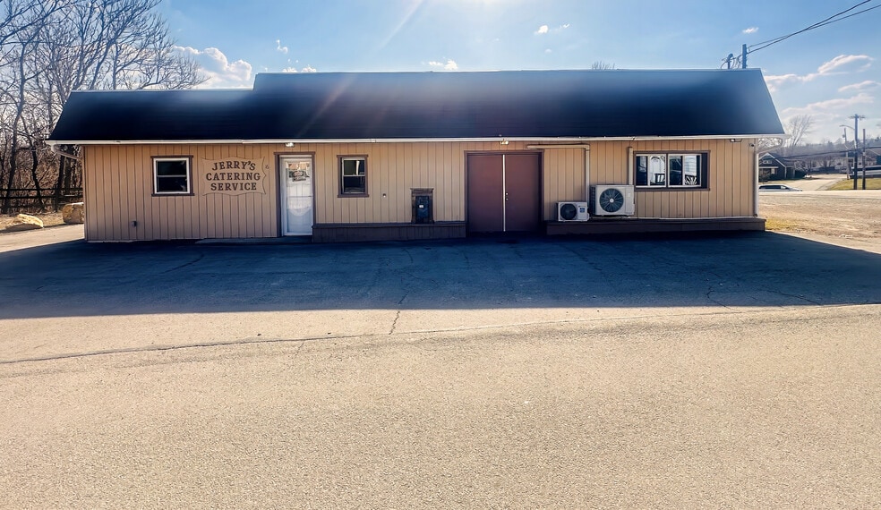 16 Legion St, Republic, PA for sale - Primary Photo - Image 1 of 17