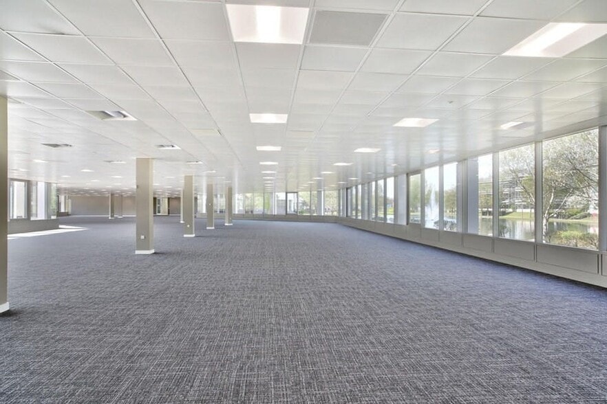 Waterside Dr, Reading for lease - Interior Photo - Image 3 of 9