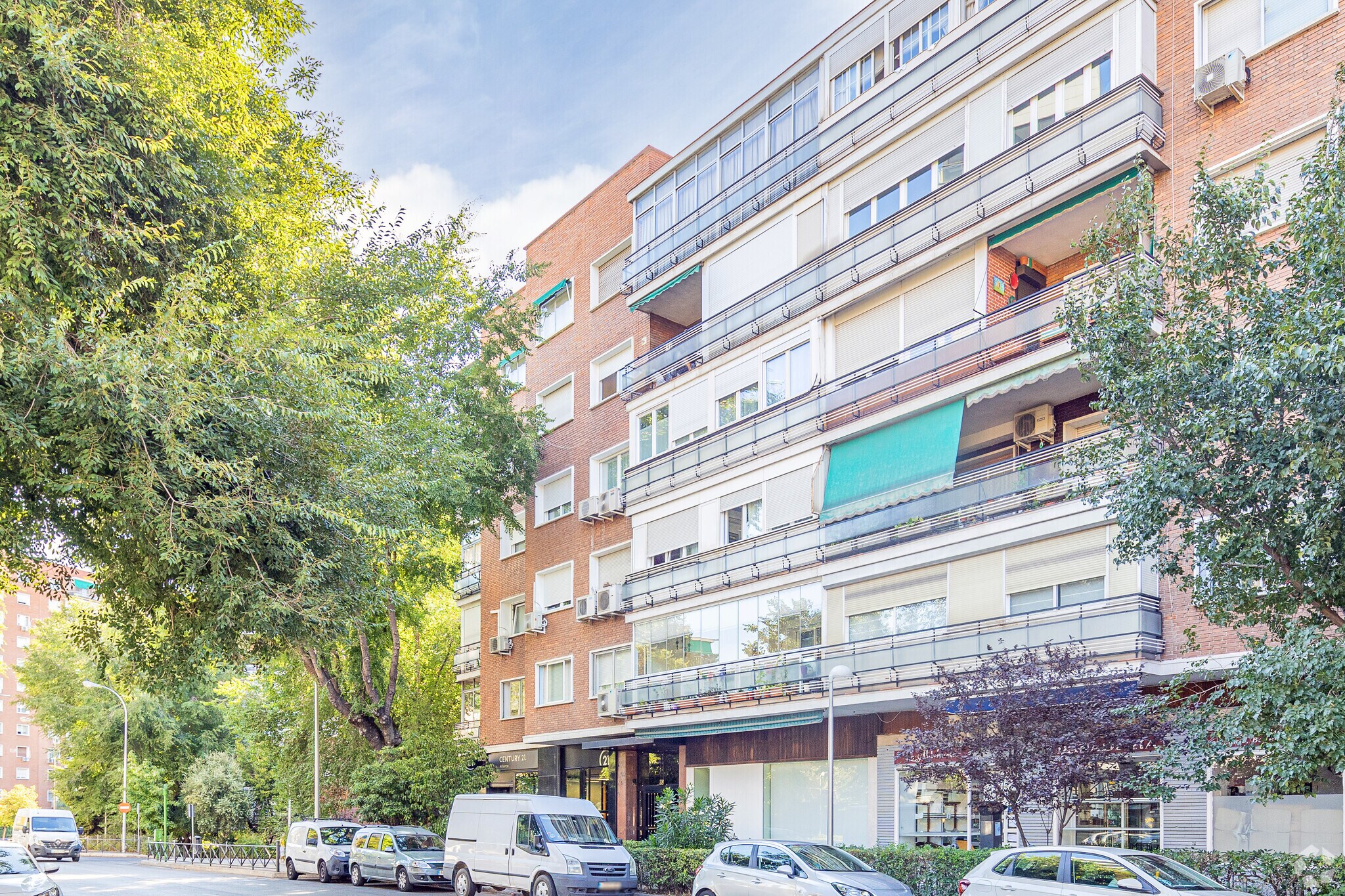 Avenida Bruselas, 38, Madrid, Madrid for sale Primary Photo- Image 1 of 1