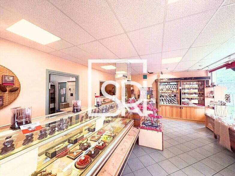 Retail in Aubière for lease - Building Photo - Image 1 of 9