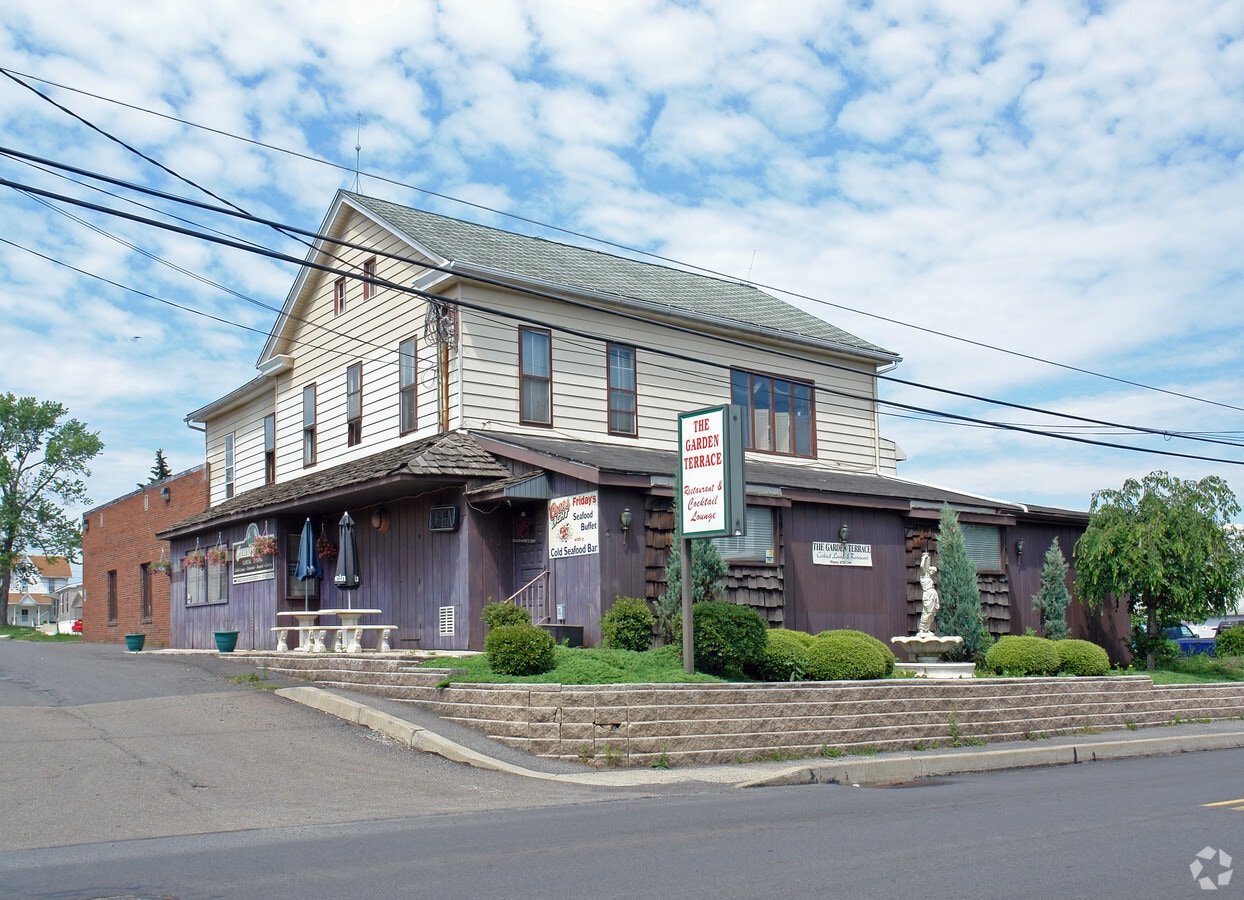 14 S Market St, Elysburg, PA 17824