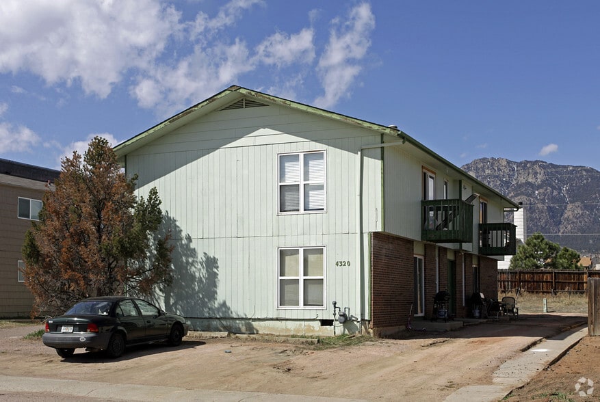 4320 Loomis Ave, Colorado Springs, CO for sale - Primary Photo - Image 1 of 5