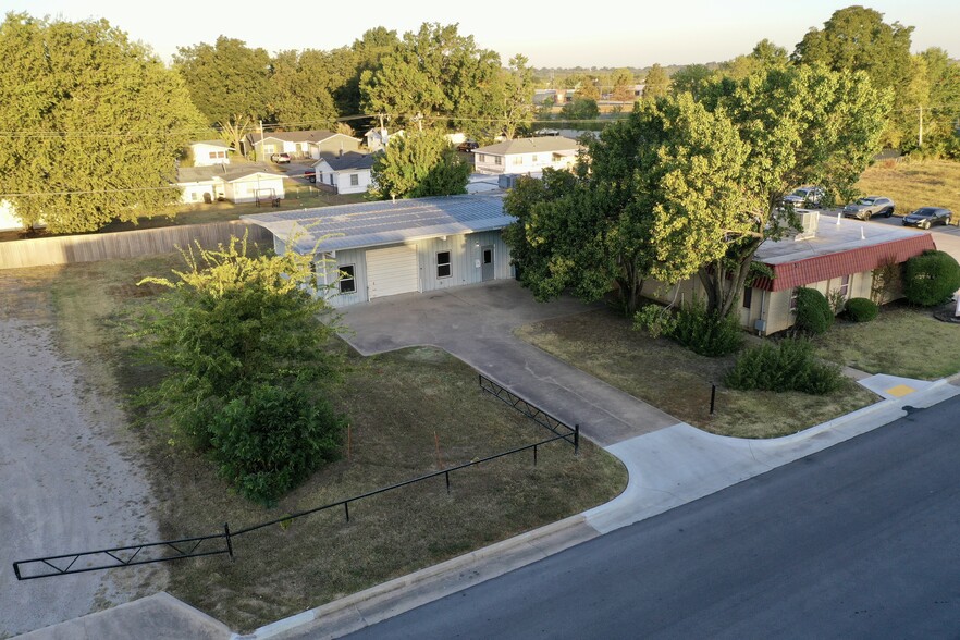 1413 N Muskogee Pl, Claremore, OK for lease - Building Photo - Image 1 of 12