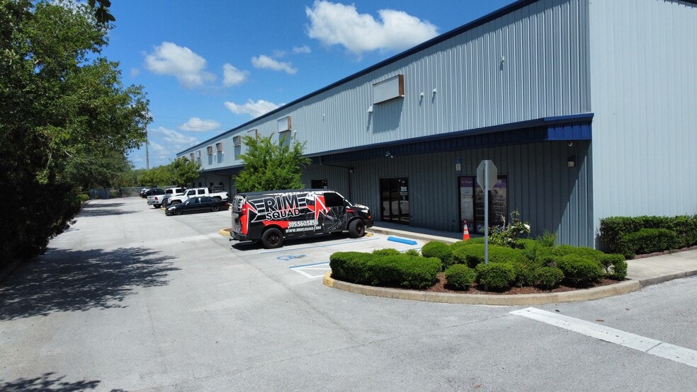 5250-5275 Giron Cir, Kissimmee, FL for lease - Building Photo - Image 2 of 21
