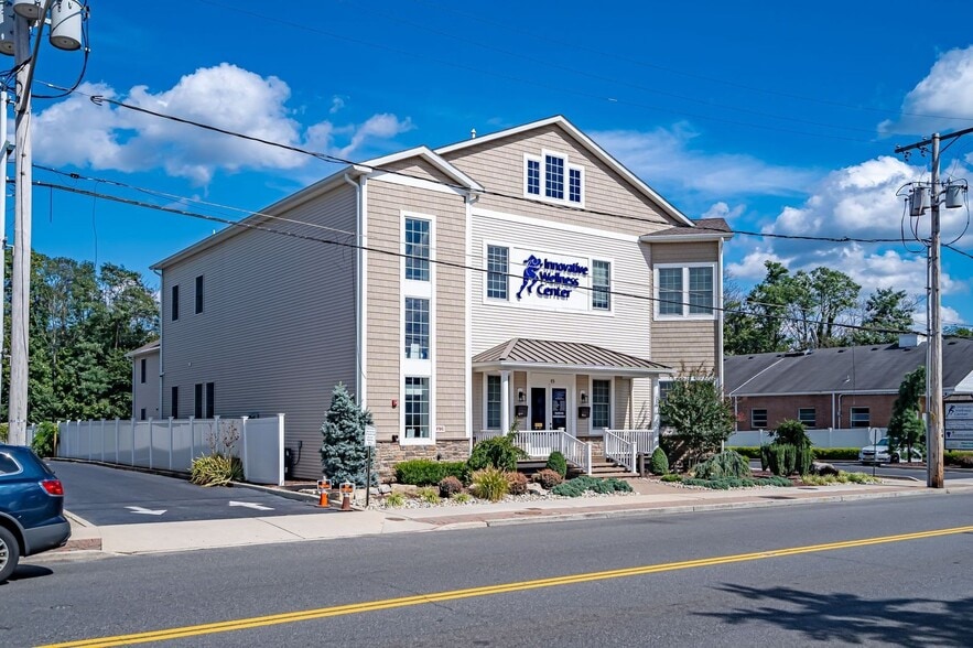 15-17 E Railroad Ave, Jamesburg, NJ for sale - Building Photo - Image 1 of 10