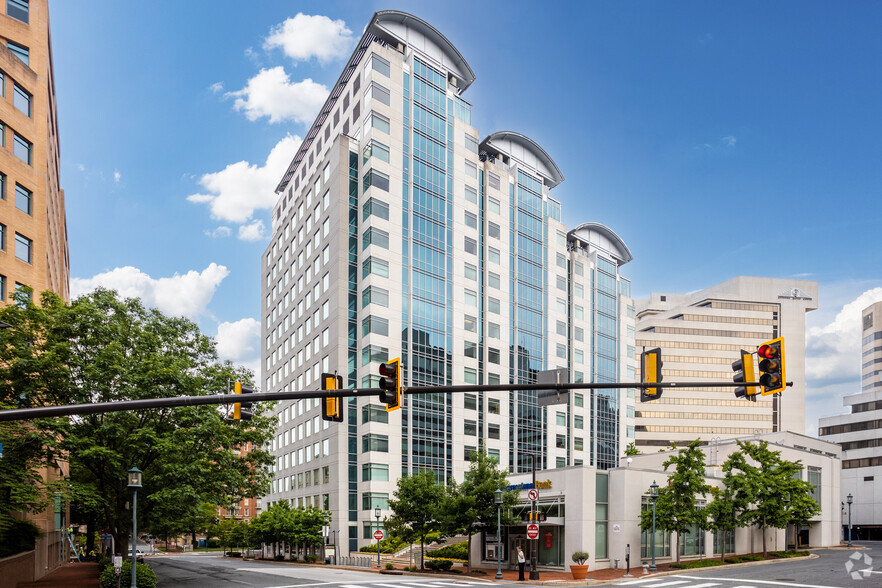 2 Bethesda Metro Ctr, Bethesda, MD for lease - Building Photo - Image 1 of 4