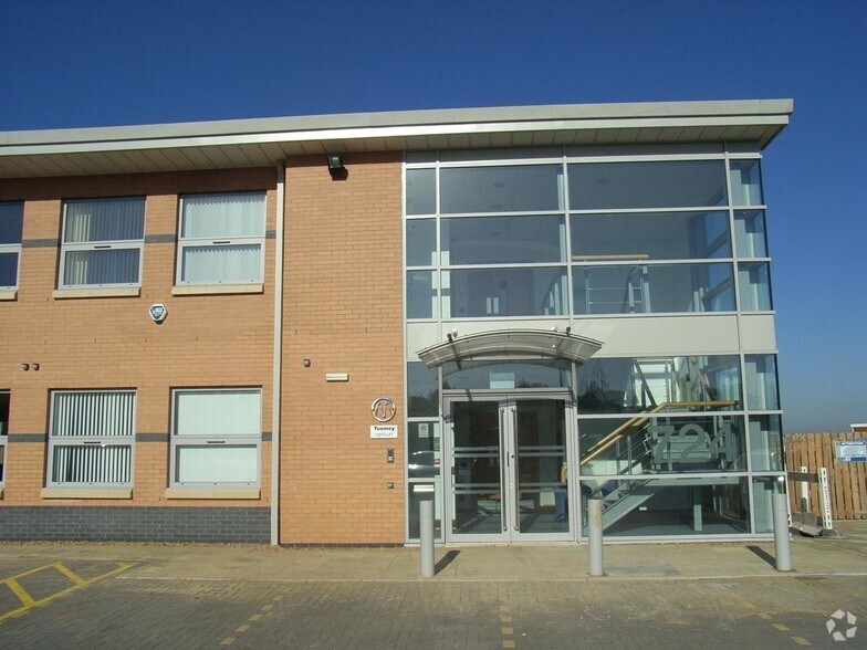 Capability Green, Luton for lease - Building Photo - Image 3 of 6