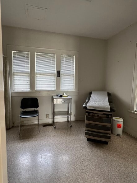 307 Cottage Ave, Anderson, IN for sale - Building Photo - Image 3 of 13