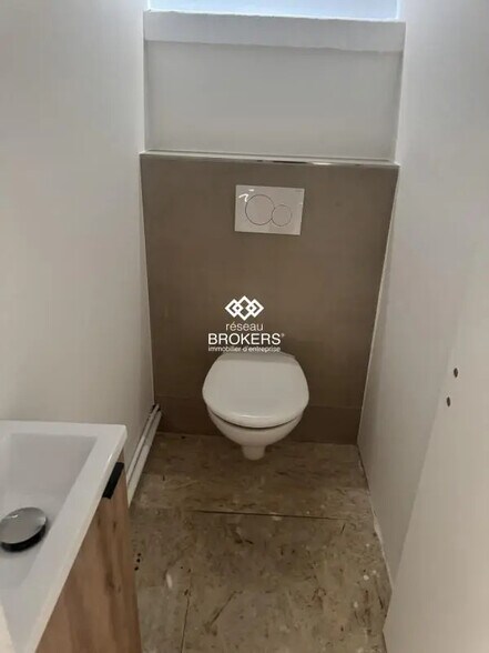 Retail in Aubervilliers for lease - Interior Photo - Image 3 of 3