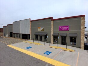 8921 NW Expressway St, Oklahoma City, OK for lease Building Photo- Image 1 of 11