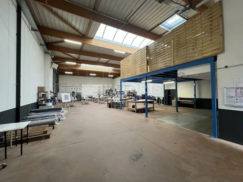 Flex in Décines-Charpieu for lease - Interior Photo - Image 2 of 12