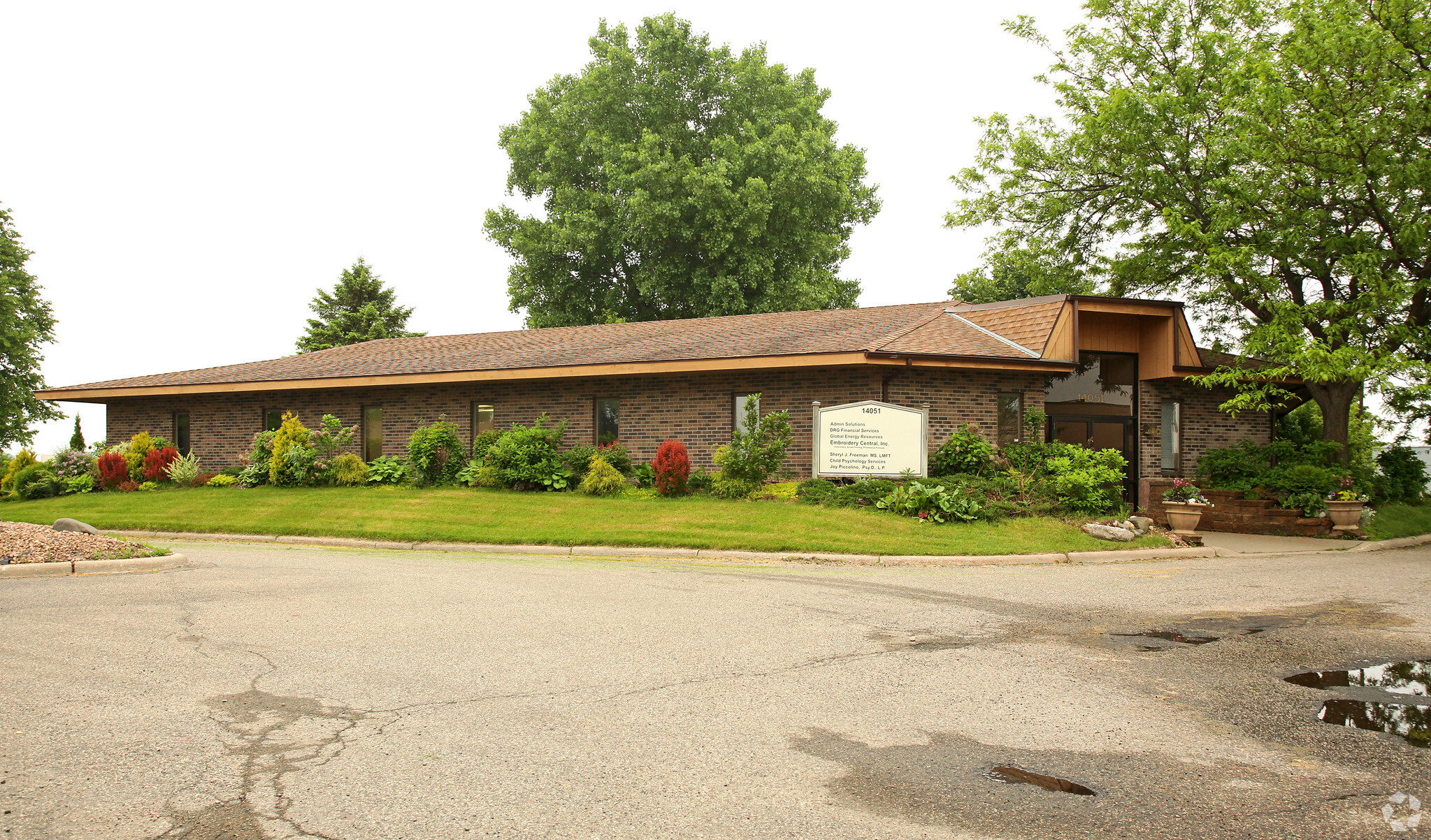 14051 Burnhaven Dr, Burnsville, MN for sale Primary Photo- Image 1 of 1