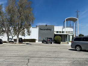 20301 Nordhoff St, Chatsworth, CA for lease Building Photo- Image 2 of 11