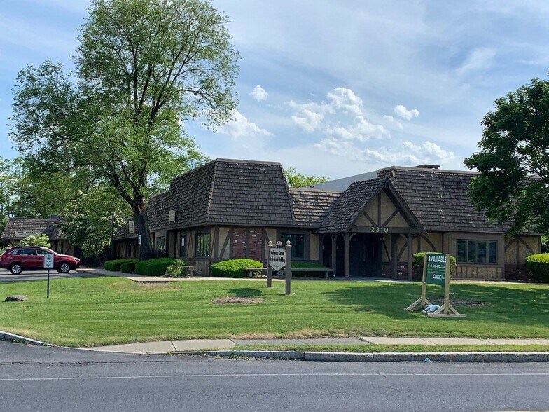 2310 Nott St E, Niskayuna, NY for sale - Primary Photo - Image 1 of 1