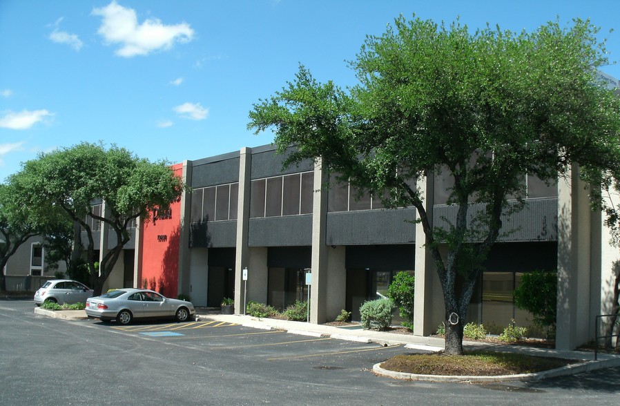 10609 W IH 10, San Antonio, TX for lease - Building Photo - Image 2 of 12