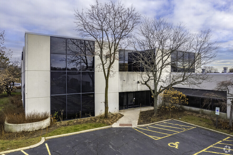 105-195 W Central Rd, Schaumburg, IL for sale - Building Photo - Image 1 of 9