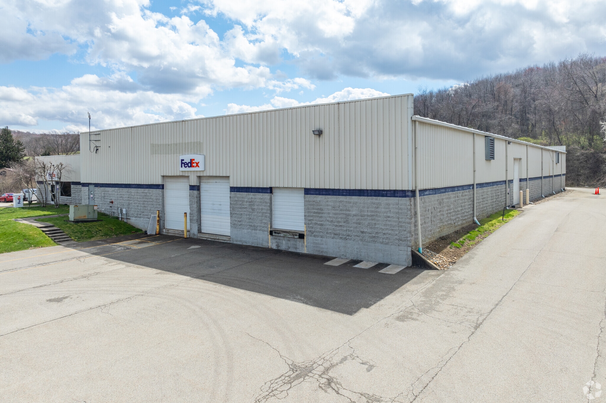 401 Paintersville Rd, Hunker, PA 15639 Fedex