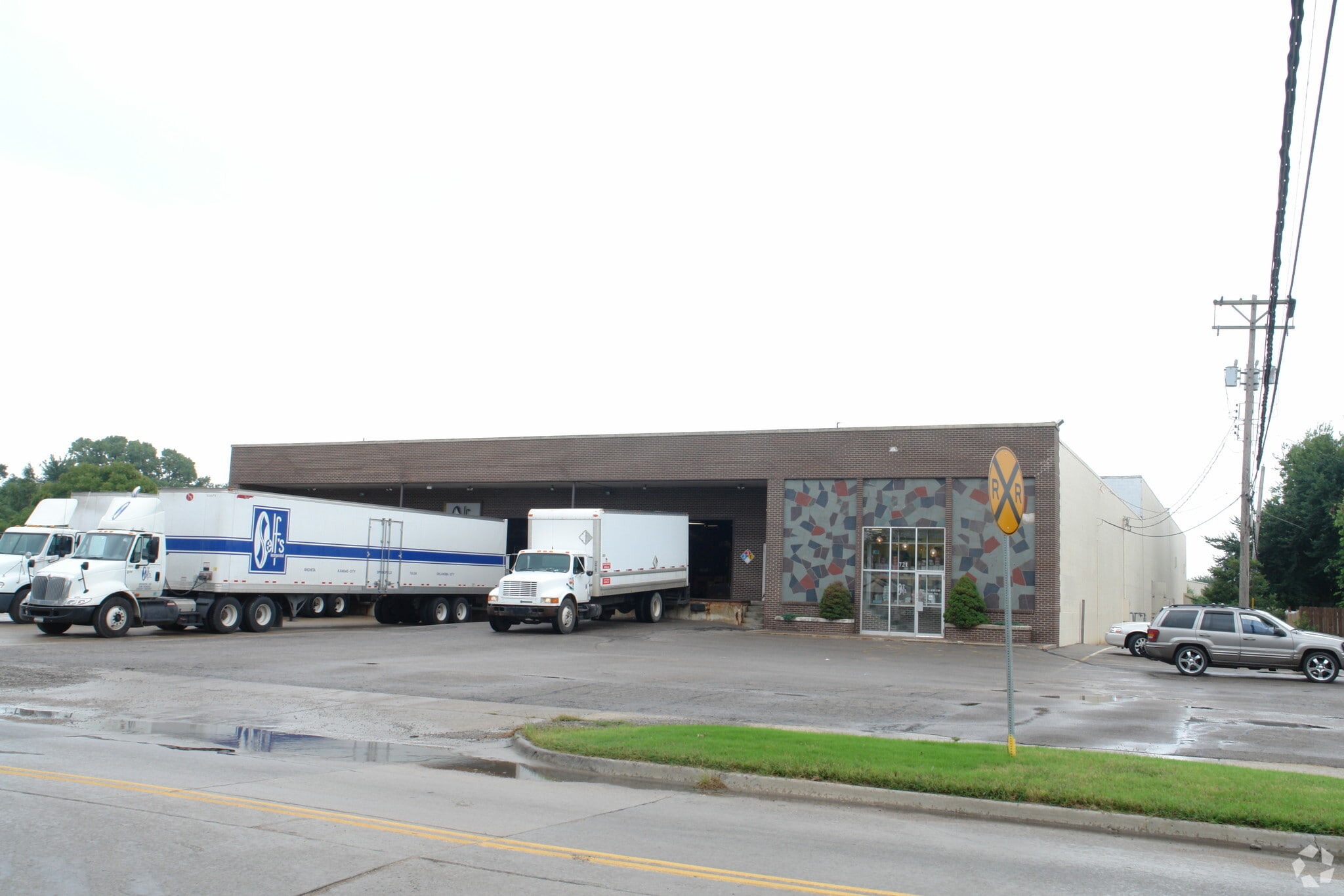 721 E Mt Vernon St, Wichita, KS for lease Primary Photo- Image 1 of 12