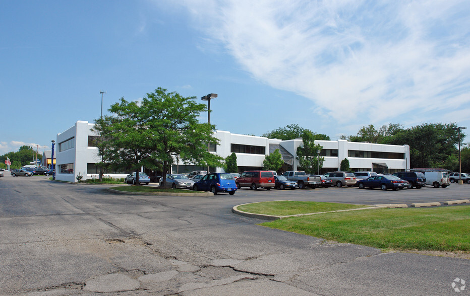 651 W Terra Cotta Ave, Crystal Lake, IL for sale - Primary Photo - Image 1 of 1