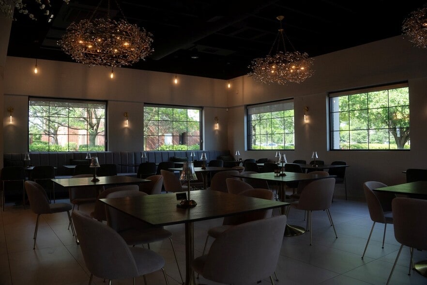 4405 Winfield Rd, Warrenville, IL for sale - Interior Photo - Image 2 of 8