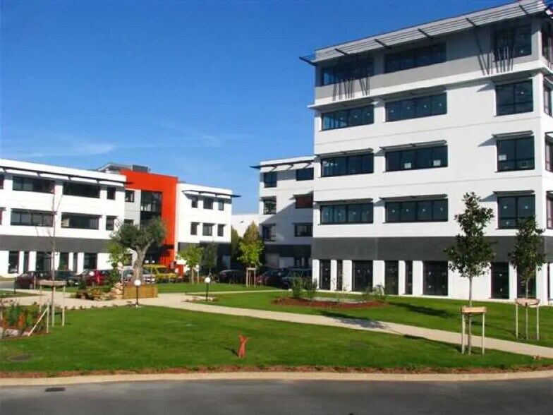 9 Rue Aimé Cotton, Saint-Priest for lease - Building Photo - Image 1 of 8