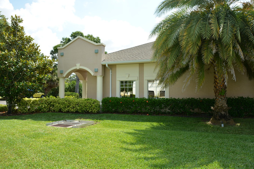 2496 Caring Way, Port Charlotte, FL for lease - Building Photo - Image 1 of 7