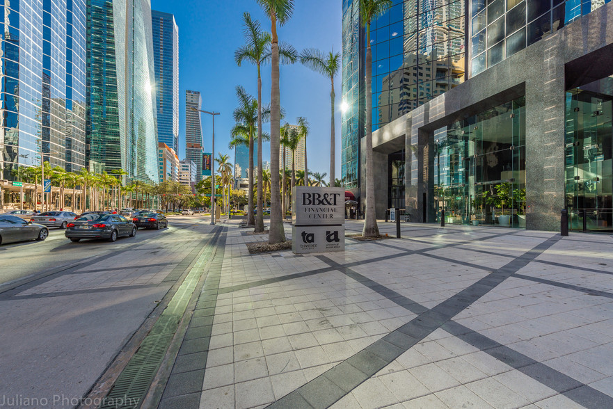 1200 Brickell Ave, Miami, FL for lease - Building Photo - Image 3 of 33