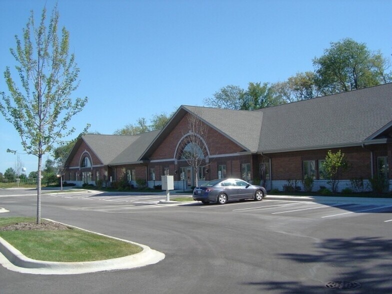 3911-3929 Mercy Dr, Mchenry, IL for sale - Building Photo - Image 2 of 9