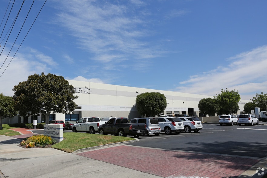 1150 N Red Gum St, Anaheim, CA for lease - Building Photo - Image 2 of 8