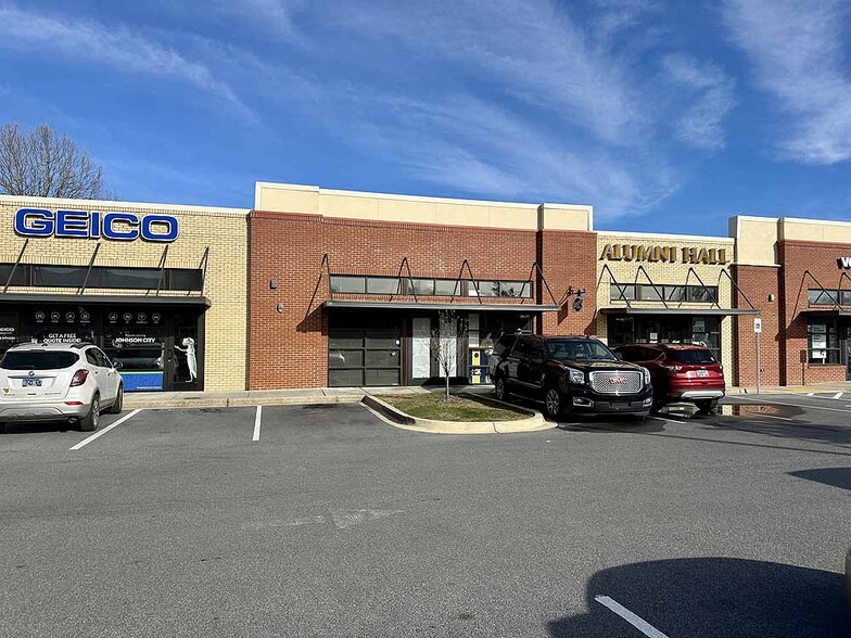 1120 W State of Franklin Rd, Johnson City, TN for lease - Building Photo - Image 1 of 3