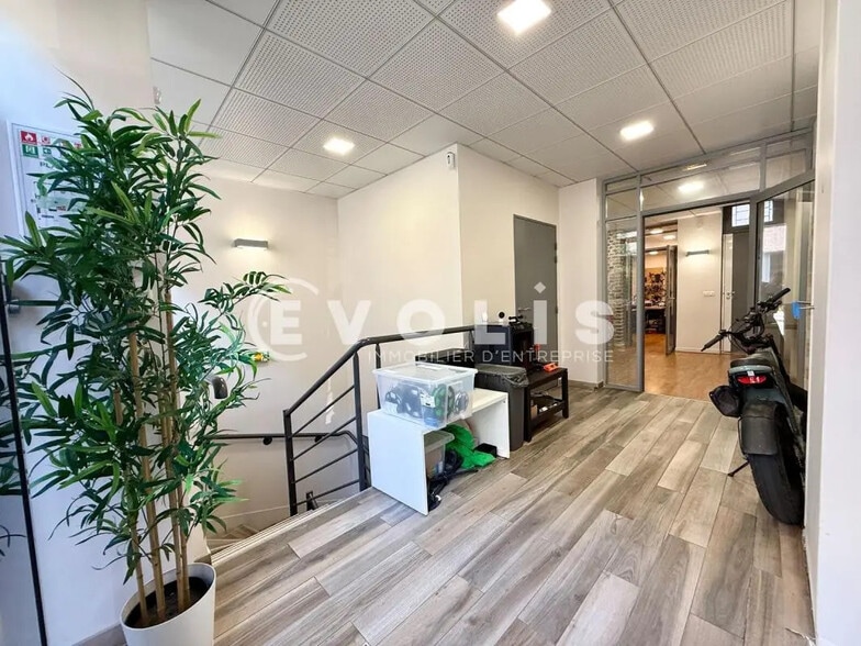 Office in Paris for lease - Interior Photo - Image 3 of 6