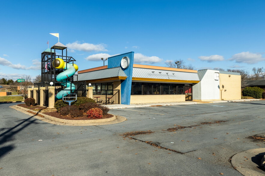 172 W Old Cross Rd, New Market, VA for lease - Building Photo - Image 1 of 23