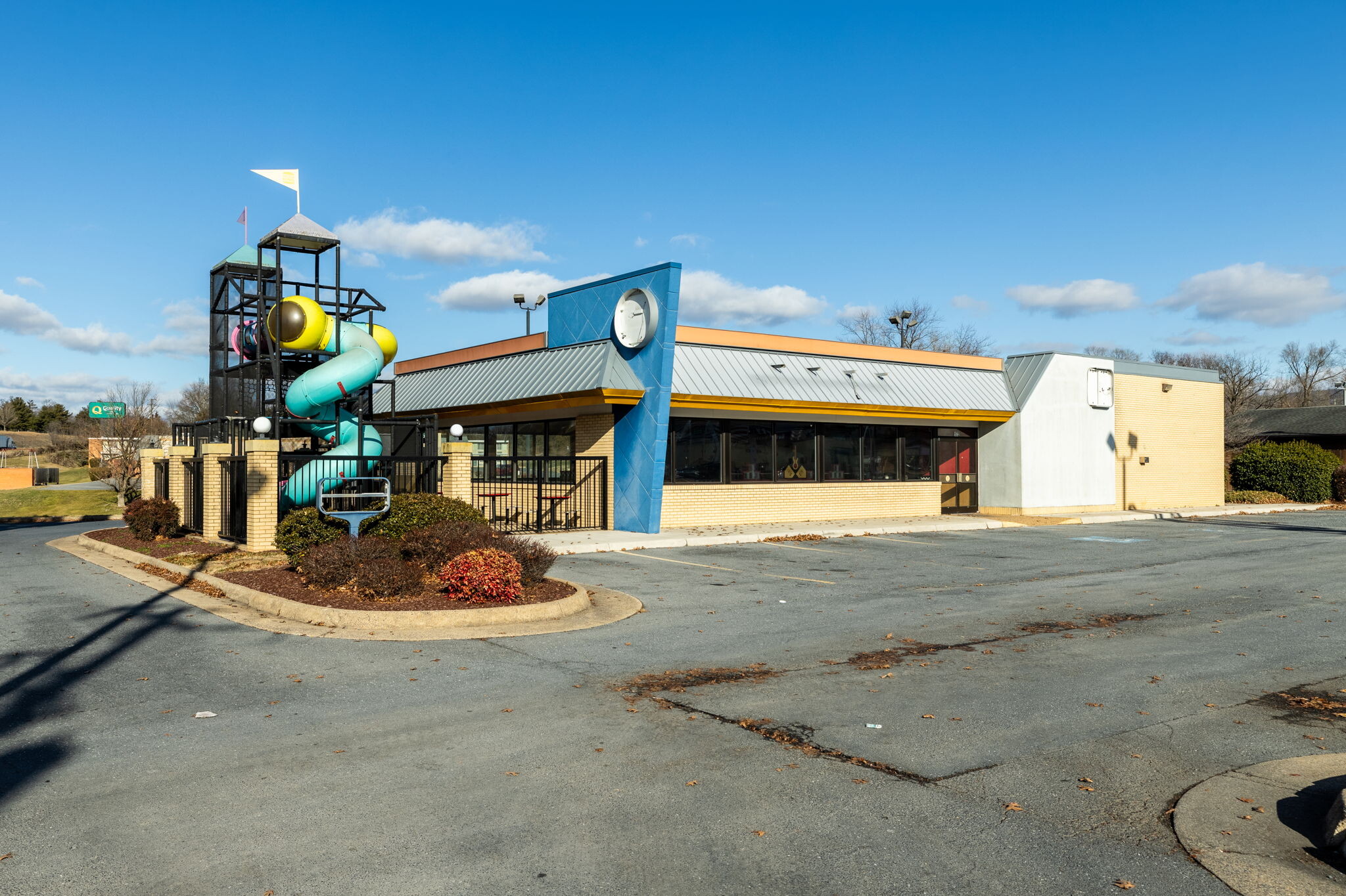 172 W Old Cross Rd, New Market, VA for lease Building Photo- Image 1 of 24