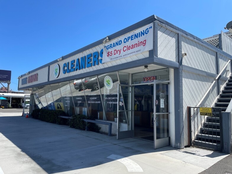 16431 Pacific Coast Hwy, Huntington Beach, CA for sale - Building Photo - Image 2 of 9