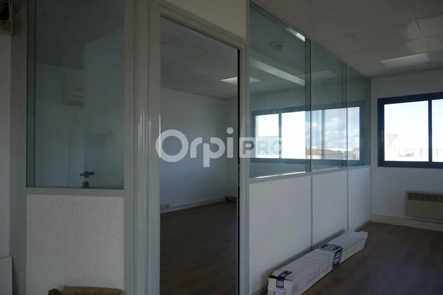 Office in Chassieu for lease - Interior Photo - Image 3 of 71