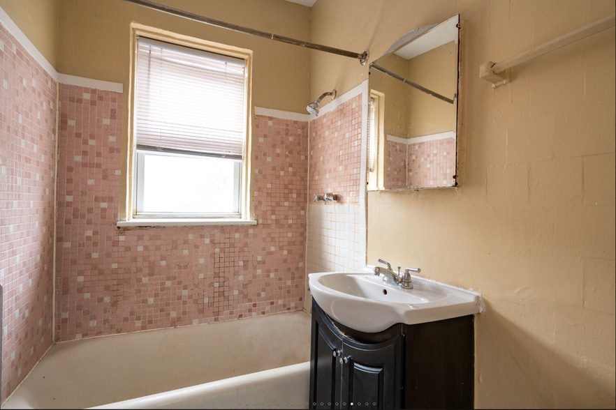 156-158 N Central Ave, Chicago, IL for sale - Interior Photo - Image 3 of 7
