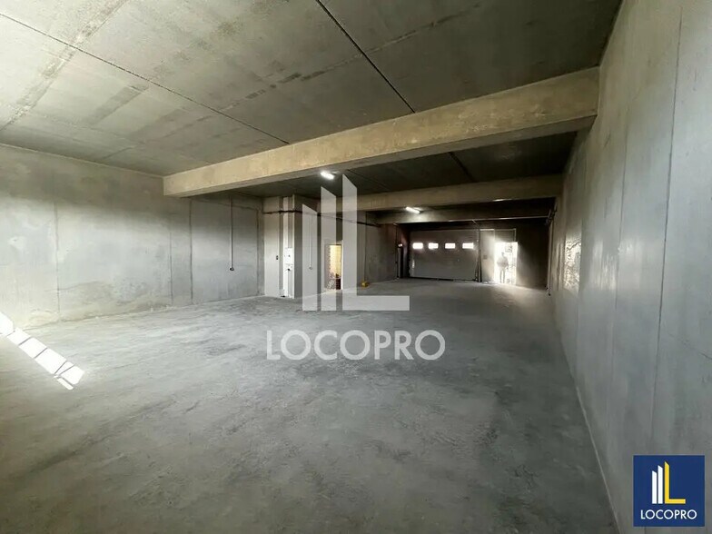 Flex in Valbonne for lease - Building Photo - Image 3 of 9