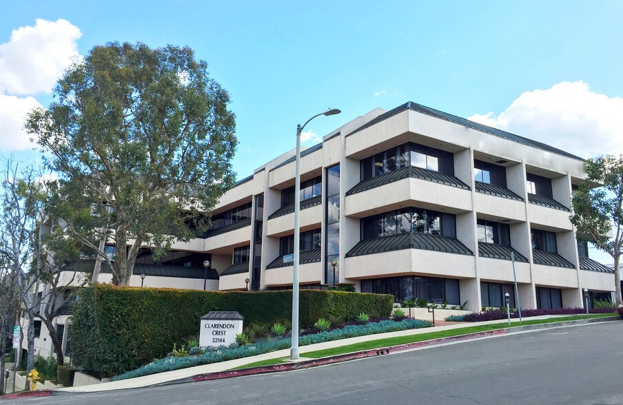 22144 Clarendon St, Woodland Hills, CA for lease - Building Photo - Image 1 of 10