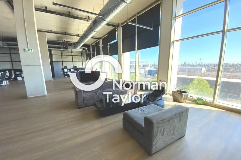 Office in Montpellier for lease - Interior Photo - Image 2 of 12