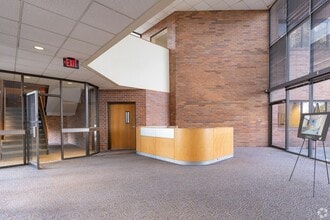 945-951 Hornet Dr, Hazelwood, MO for lease Lobby- Image 2 of 10