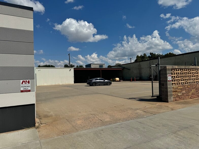 1627 W Main St, Oklahoma City, OK for lease - Building Photo - Image 2 of 6