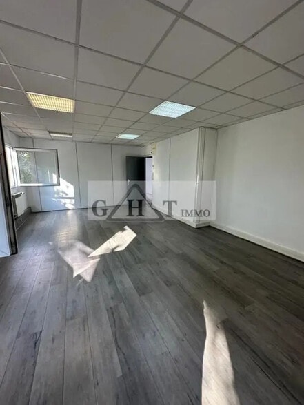 Office in Bonneuil-sur-Marne for lease - Interior Photo - Image 1 of 5