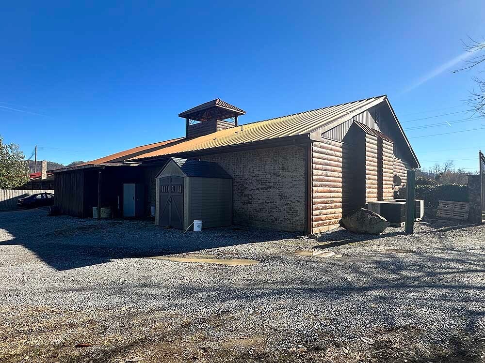 Lovers Lane MixedUse Property Elizabethton, TN for Sale