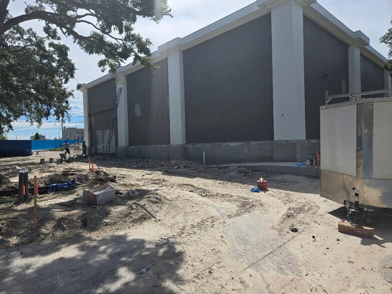 11210 N 30th St, Tampa, FL for lease - Building Photo - Image 2 of 7