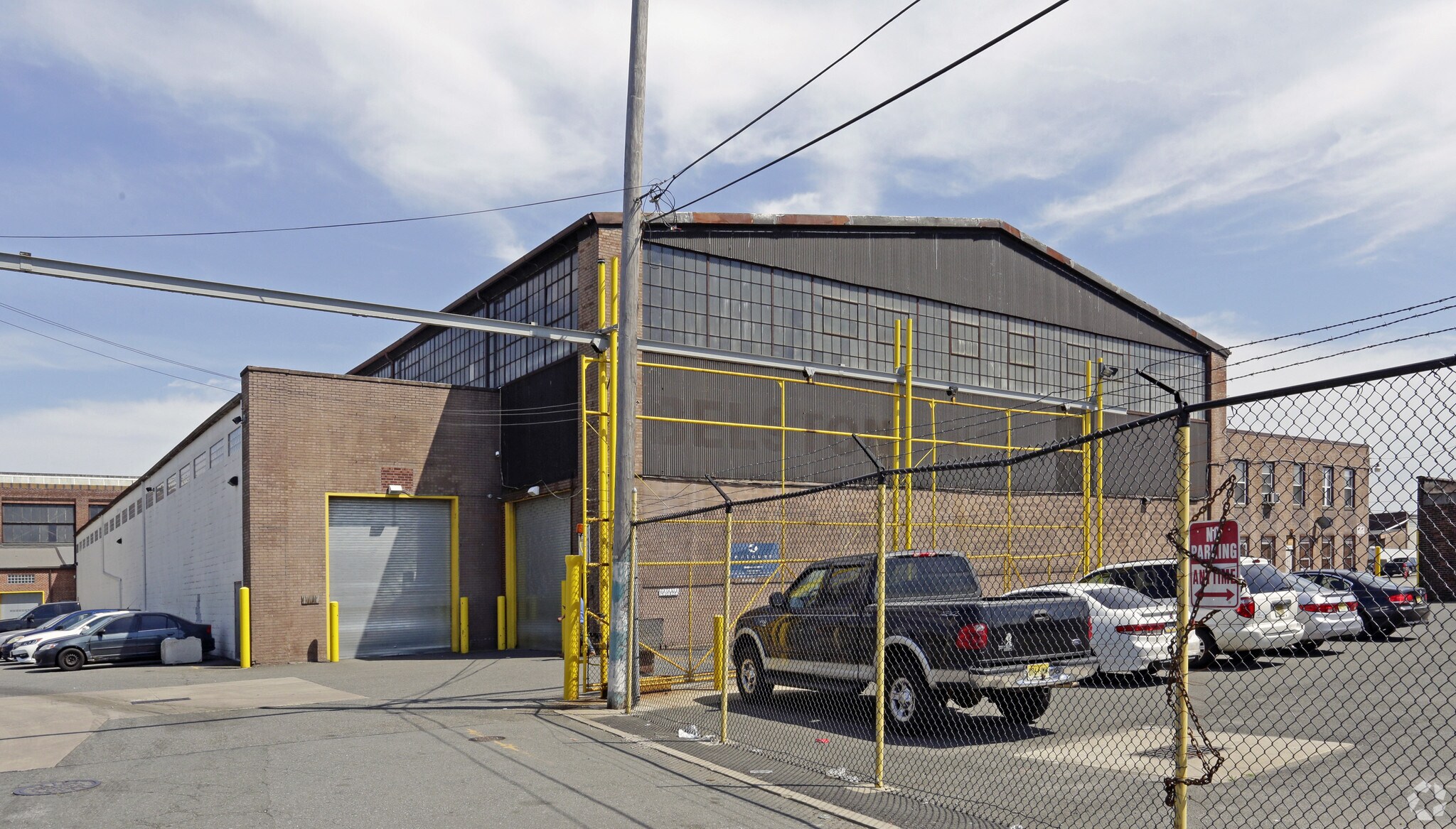 16 Herbert St, Newark, NJ 07105