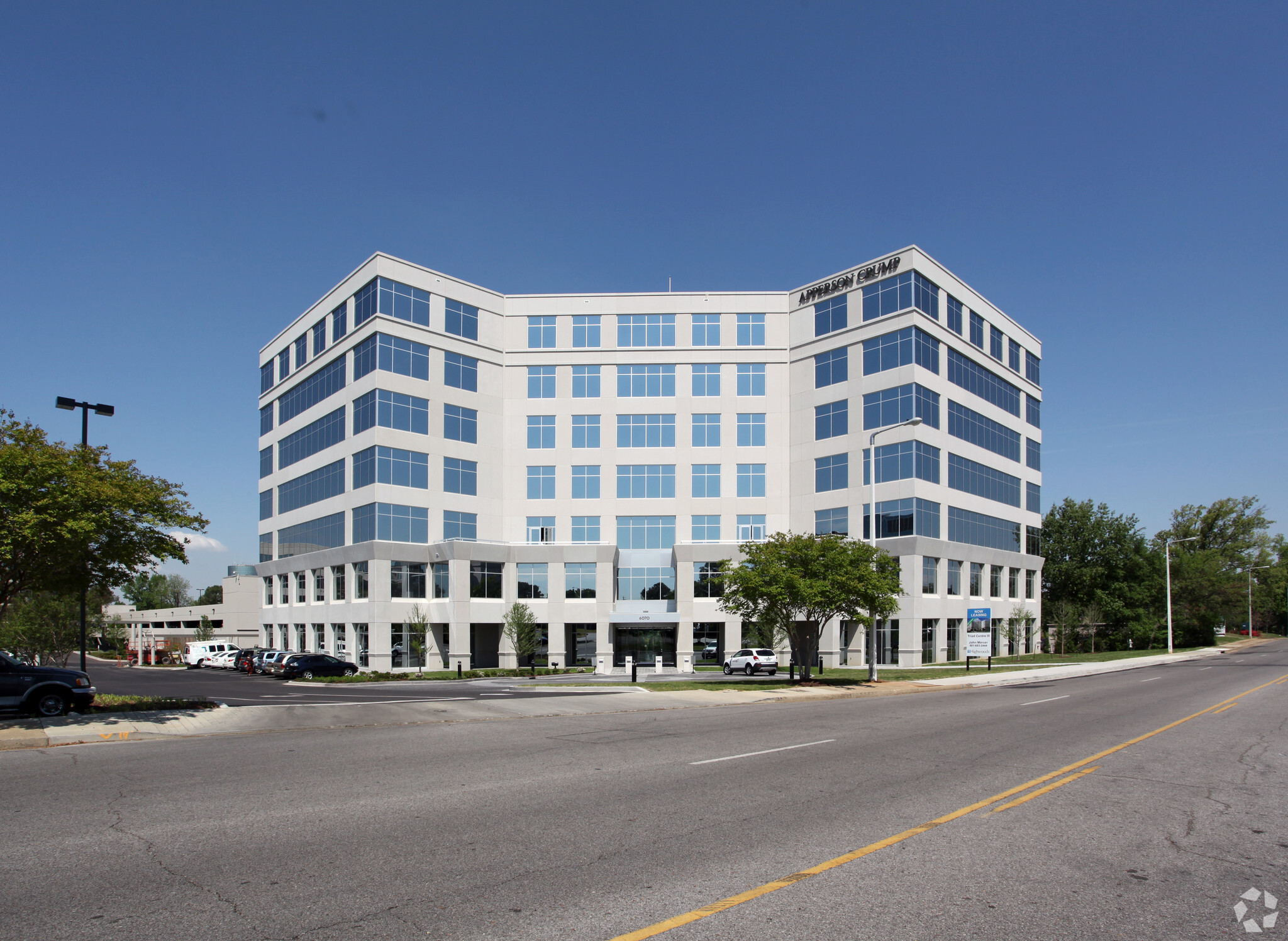 6070 Poplar Ave, Memphis, TN for lease Building Photo- Image 1 of 8